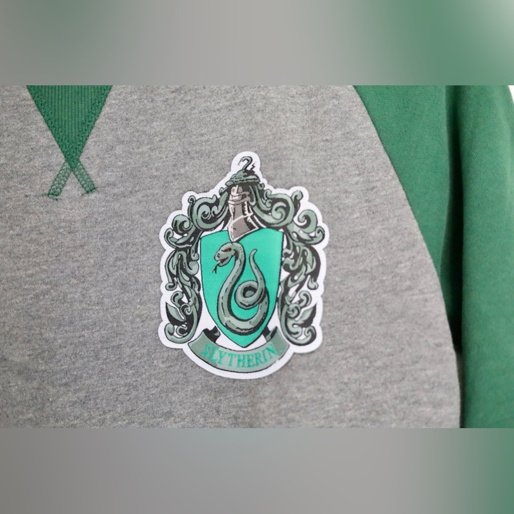 Universal Studios Sweatshirt Wizarding World Harry Potter Slytherin- New - Picture 3 of 6
